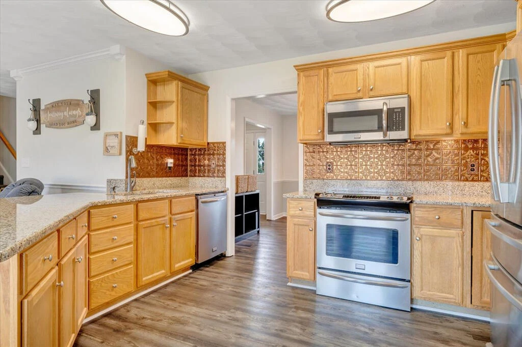 692 Brookfield LN - Photo 9