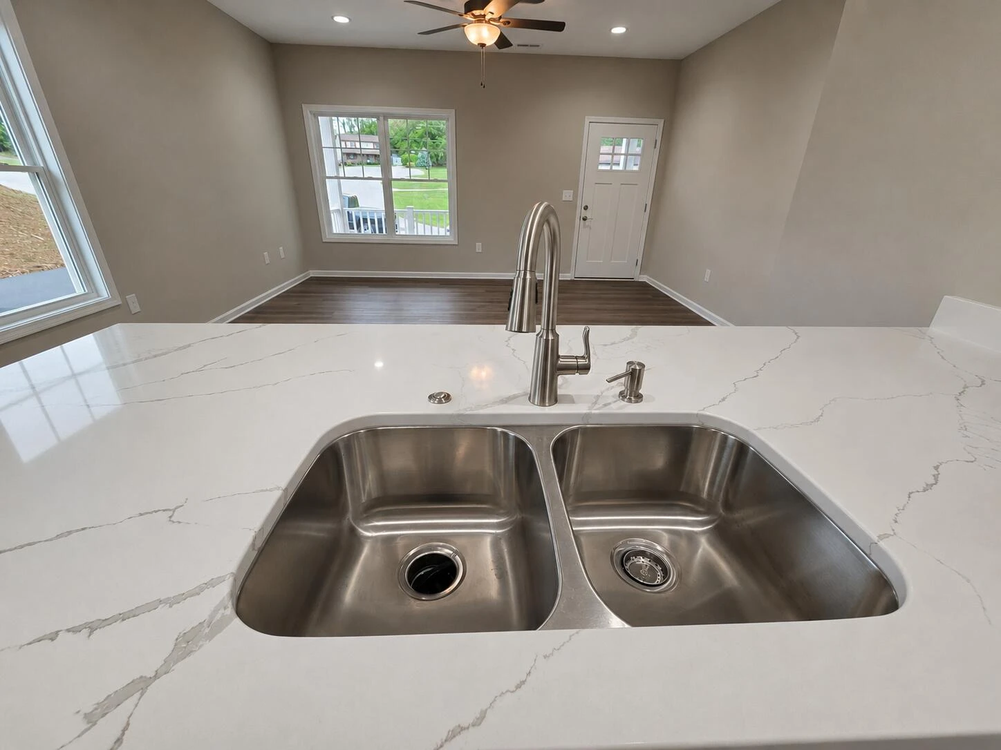 1155 Plum ST - Photo 16