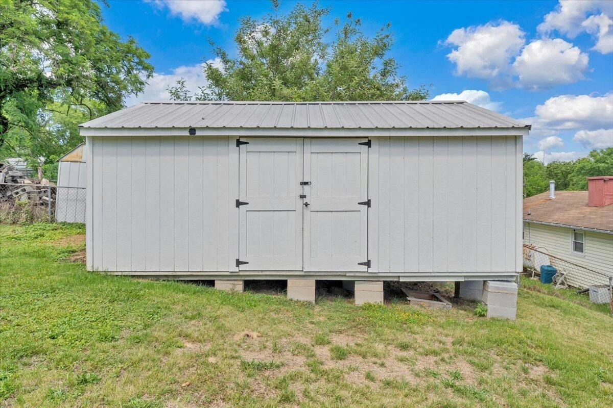 2416 Shull RD - Photo 23
