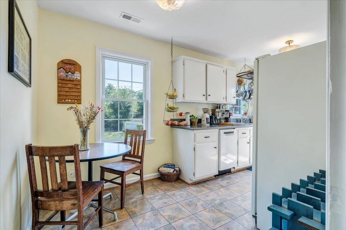 2519 Windsor AVE - Photo 14