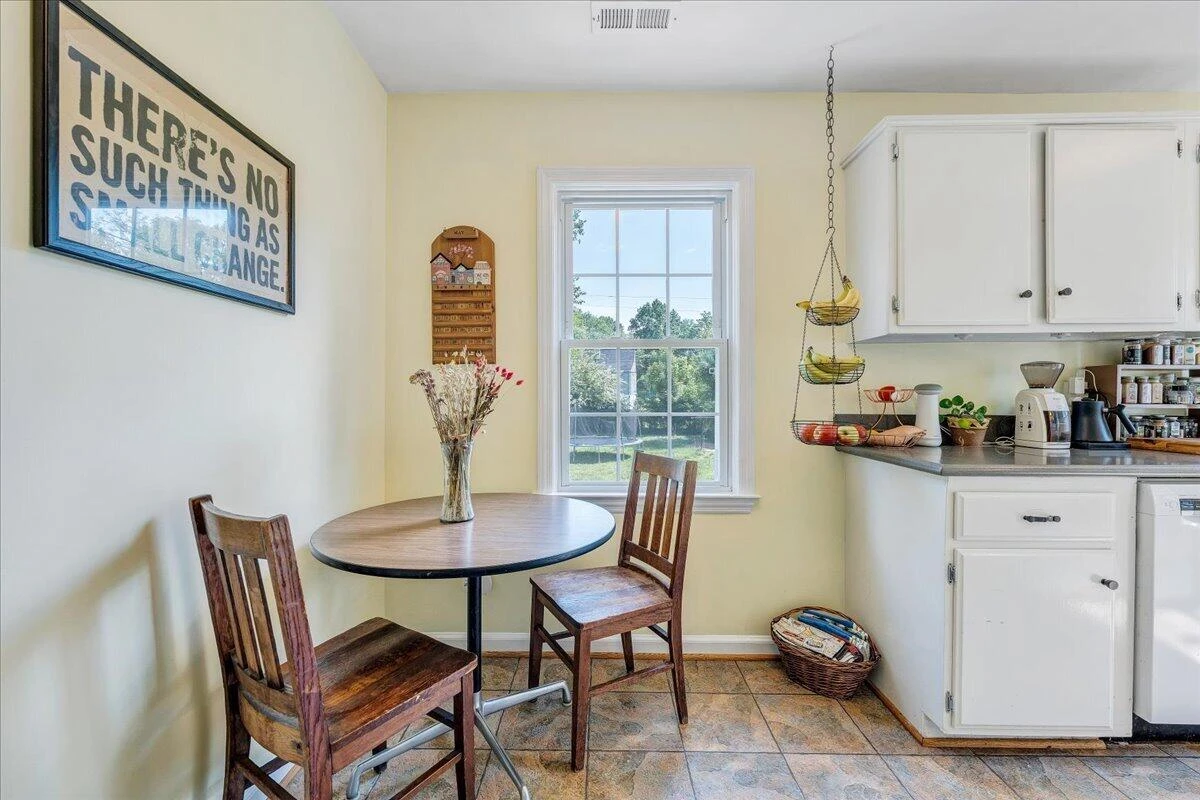 2519 Windsor AVE - Photo 15