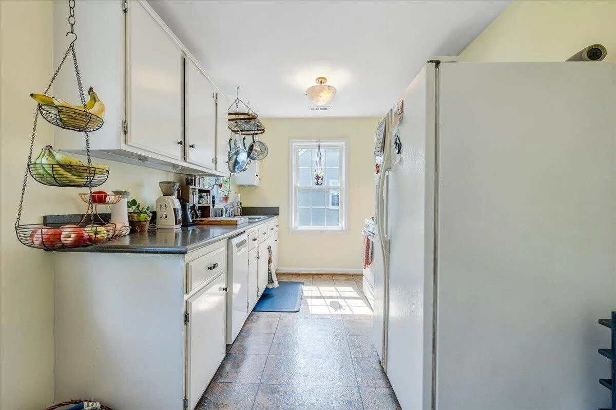 2519 Windsor AVE - Photo 17