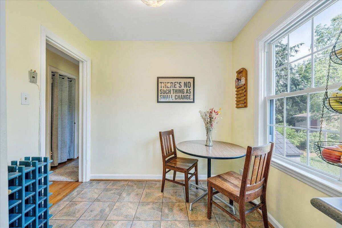 2519 Windsor AVE - Photo 23