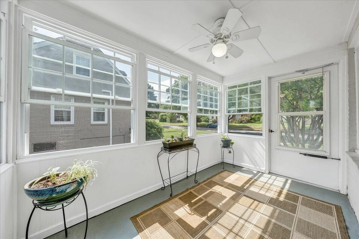 2519 Windsor AVE - Photo 24