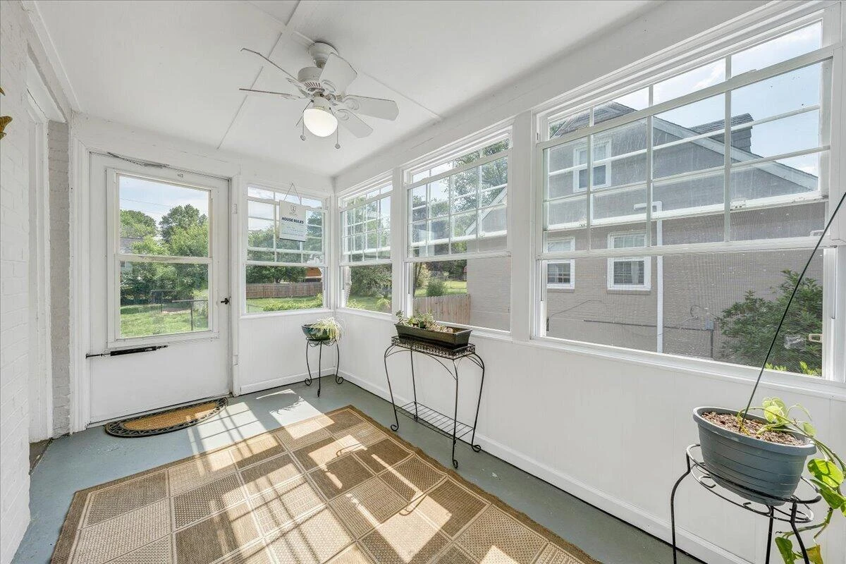 2519 Windsor AVE - Photo 25