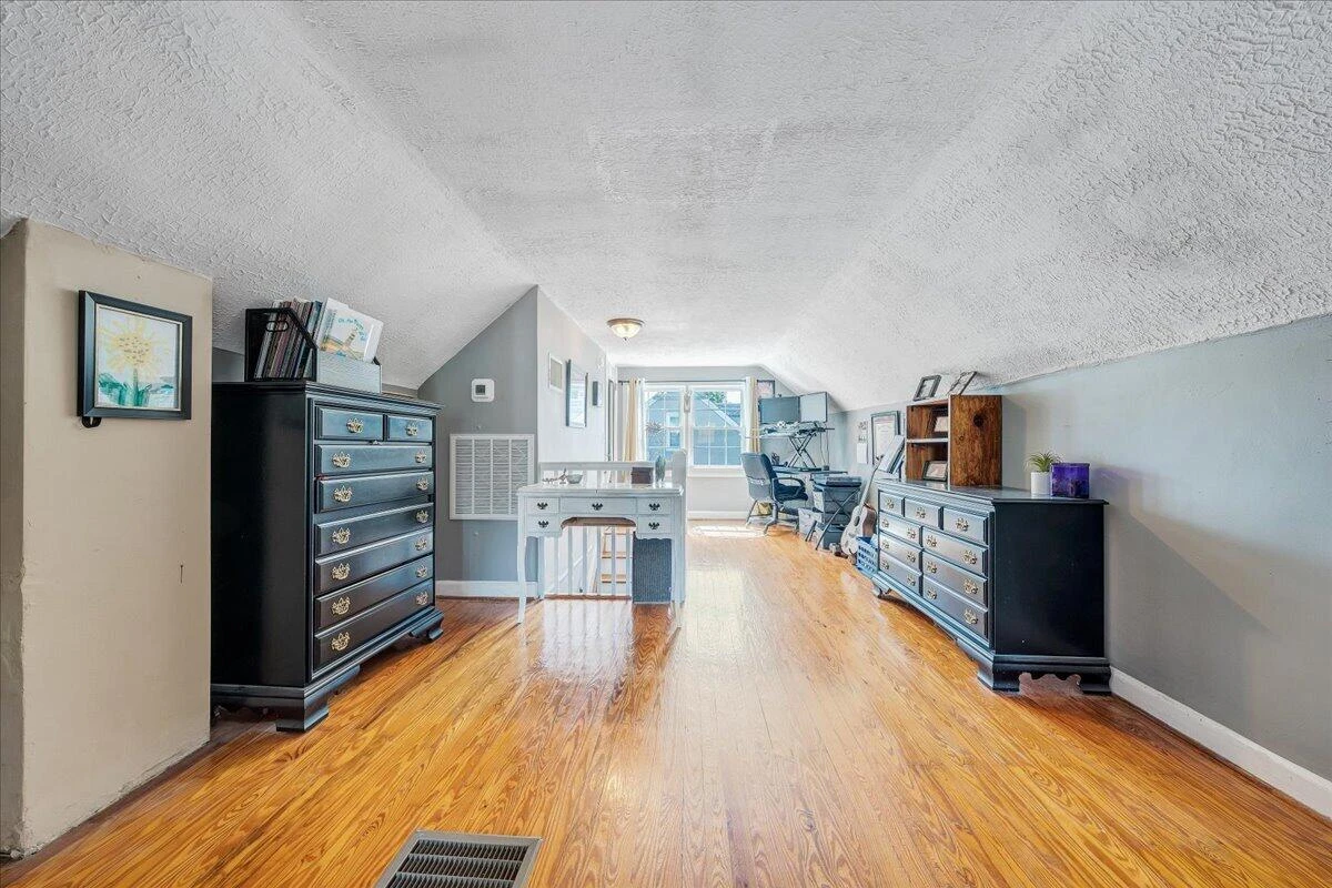 2519 Windsor AVE - Photo 34