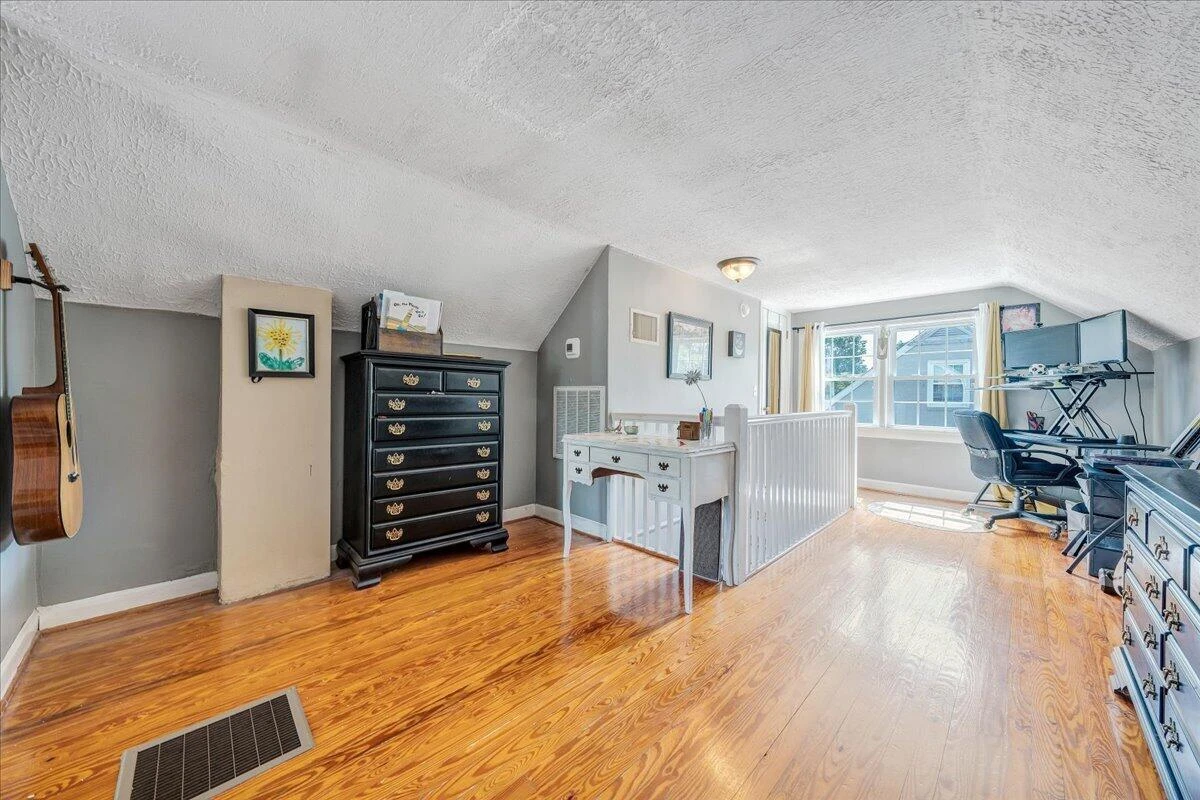 2519 Windsor AVE - Photo 35