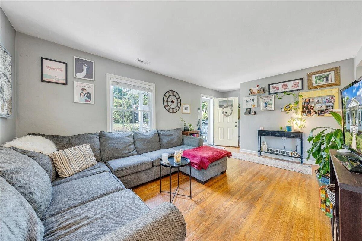 2519 Windsor AVE - Photo 12
