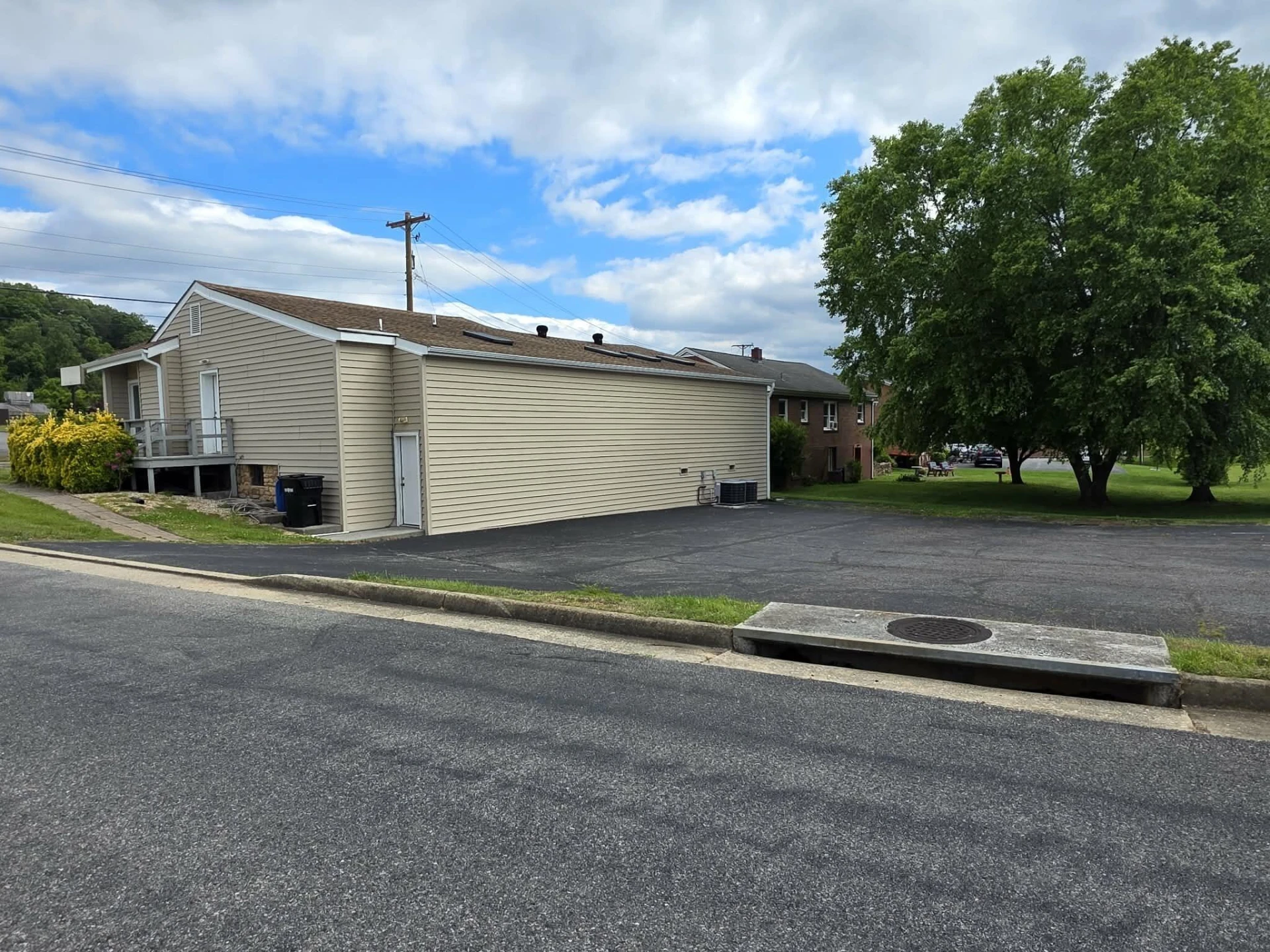 365 TANYARD RD - Photo 2