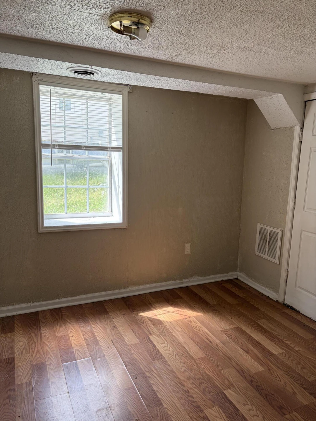1810 Centre AVE - Photo 16