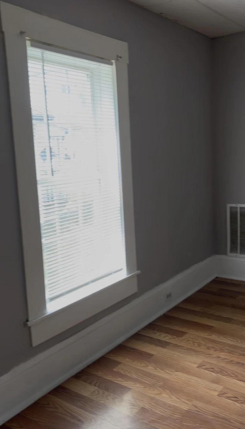 1810 Centre AVE - Photo 2
