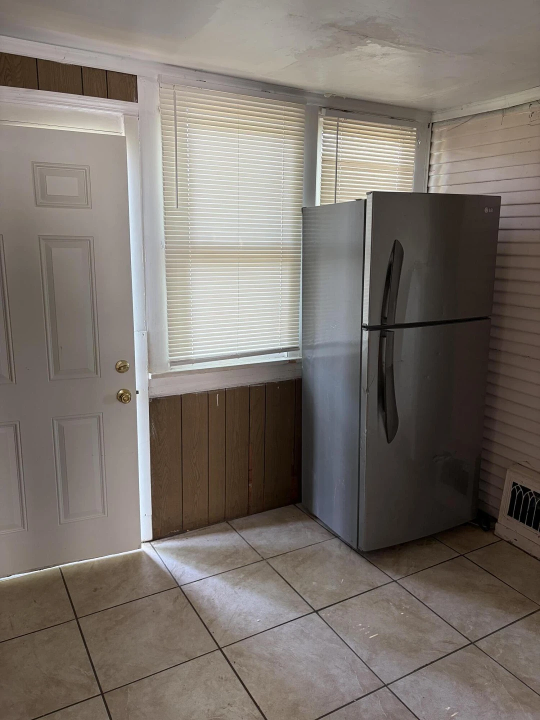 1816 Moorman AVE - Photo 3