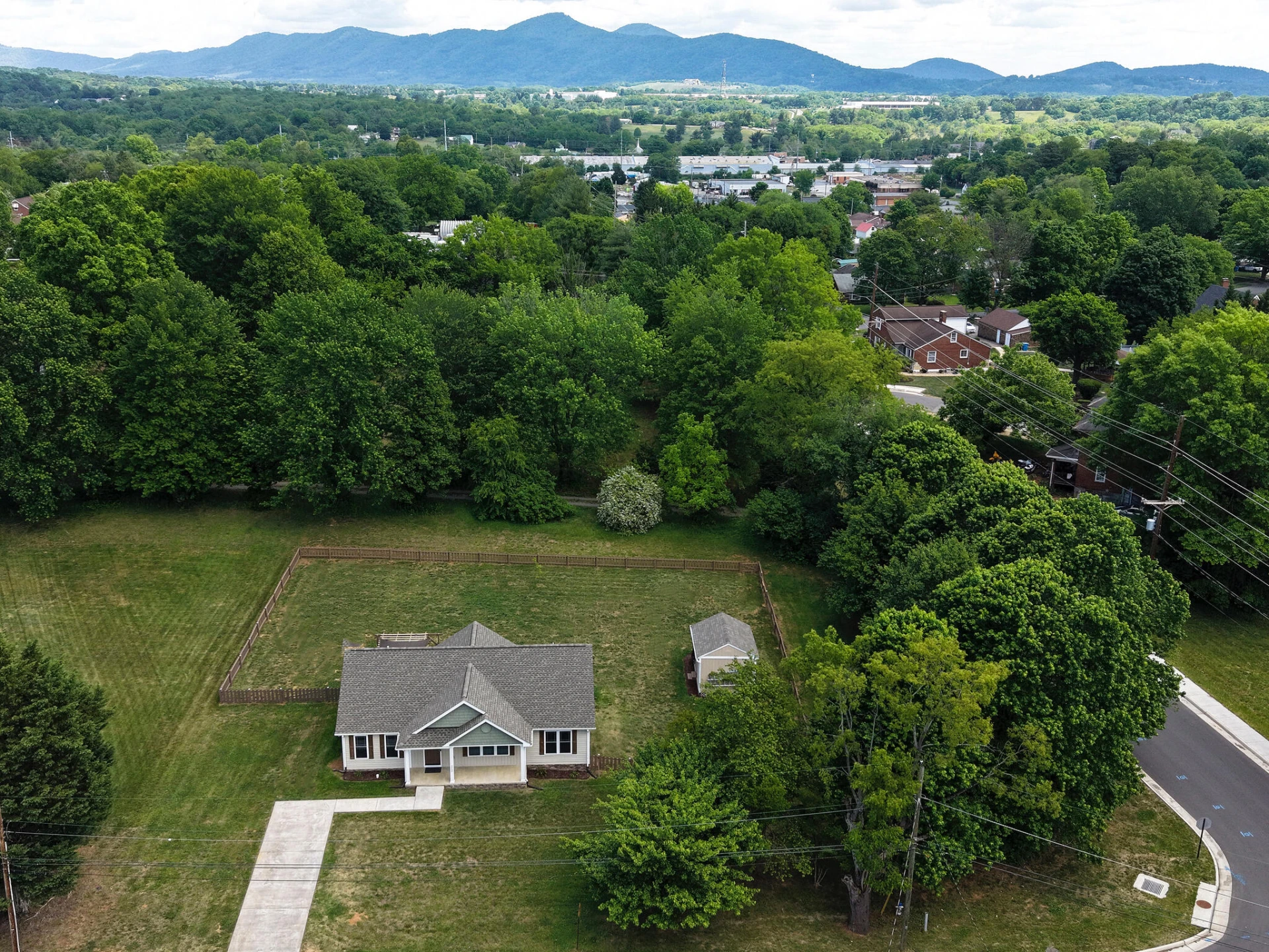 212 Princeton CIR - Photo 41