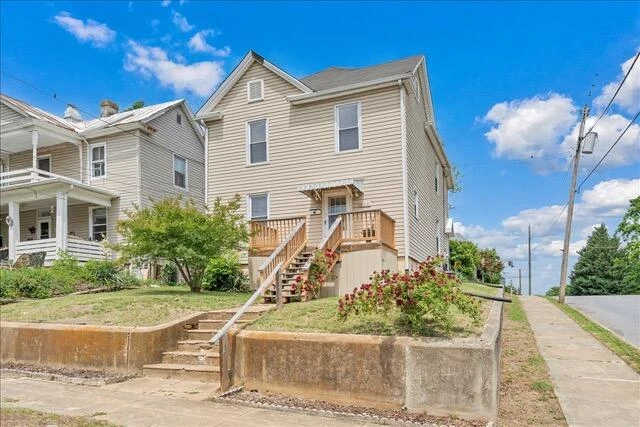 640 Mountain AVE