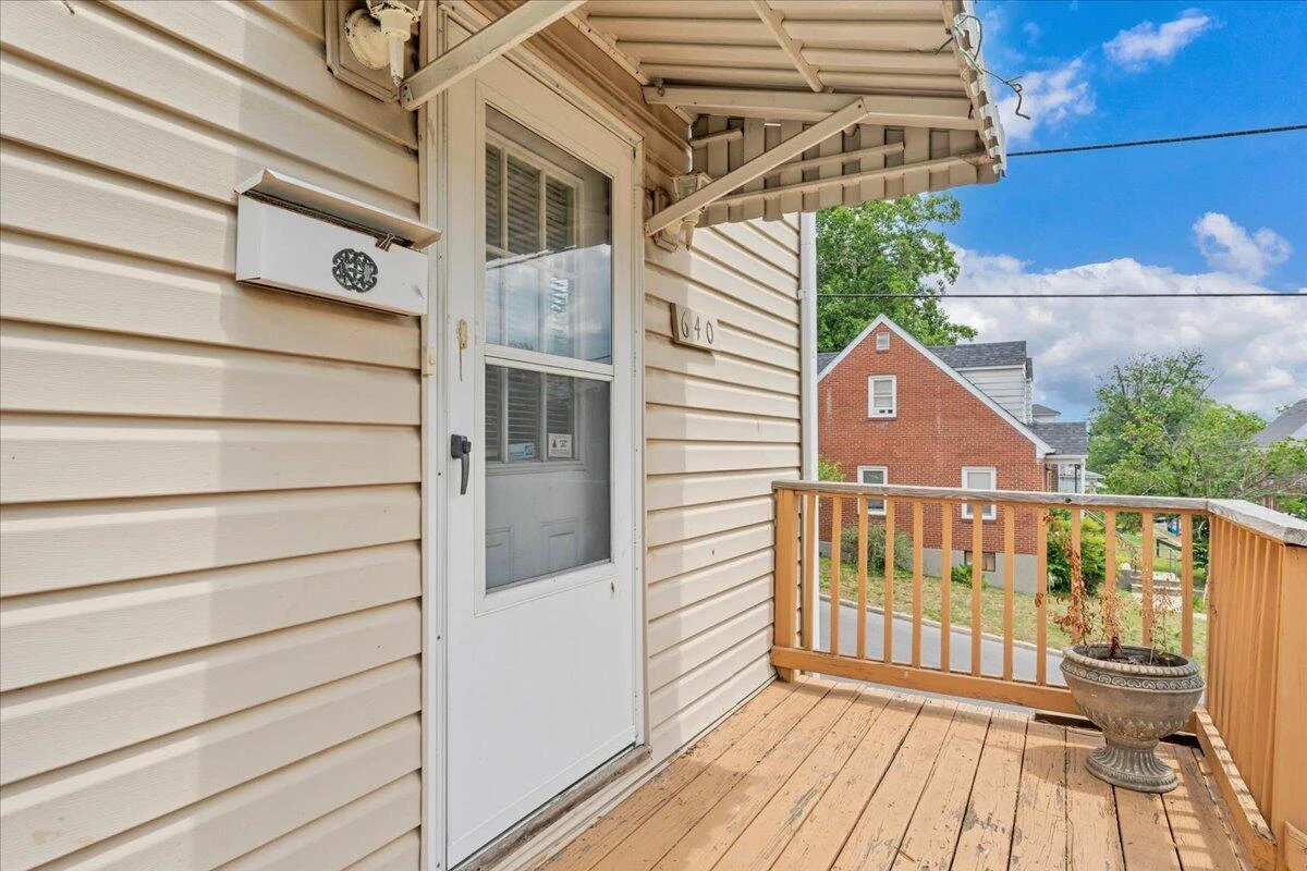 640 Mountain AVE - Photo 2