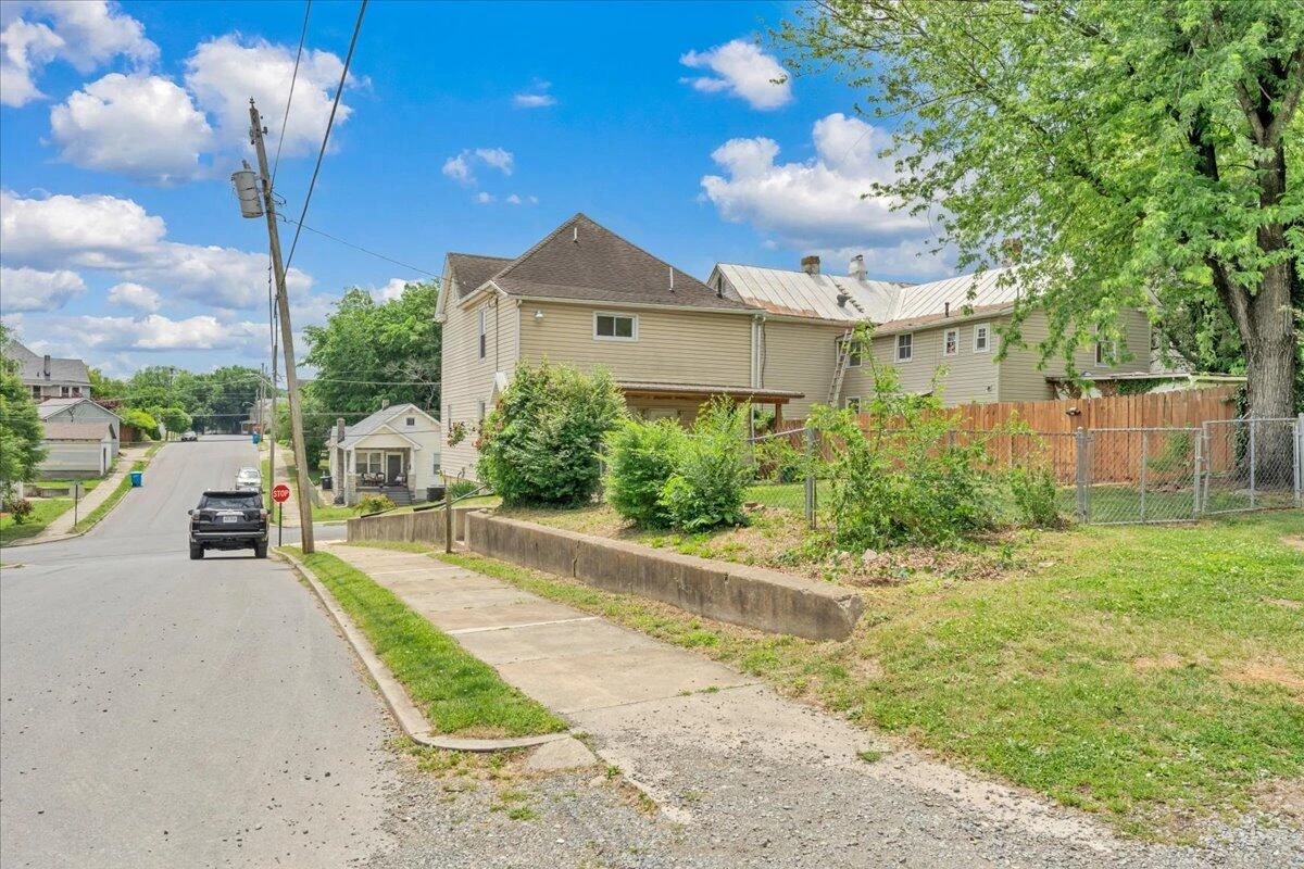 640 Mountain AVE - Photo 29