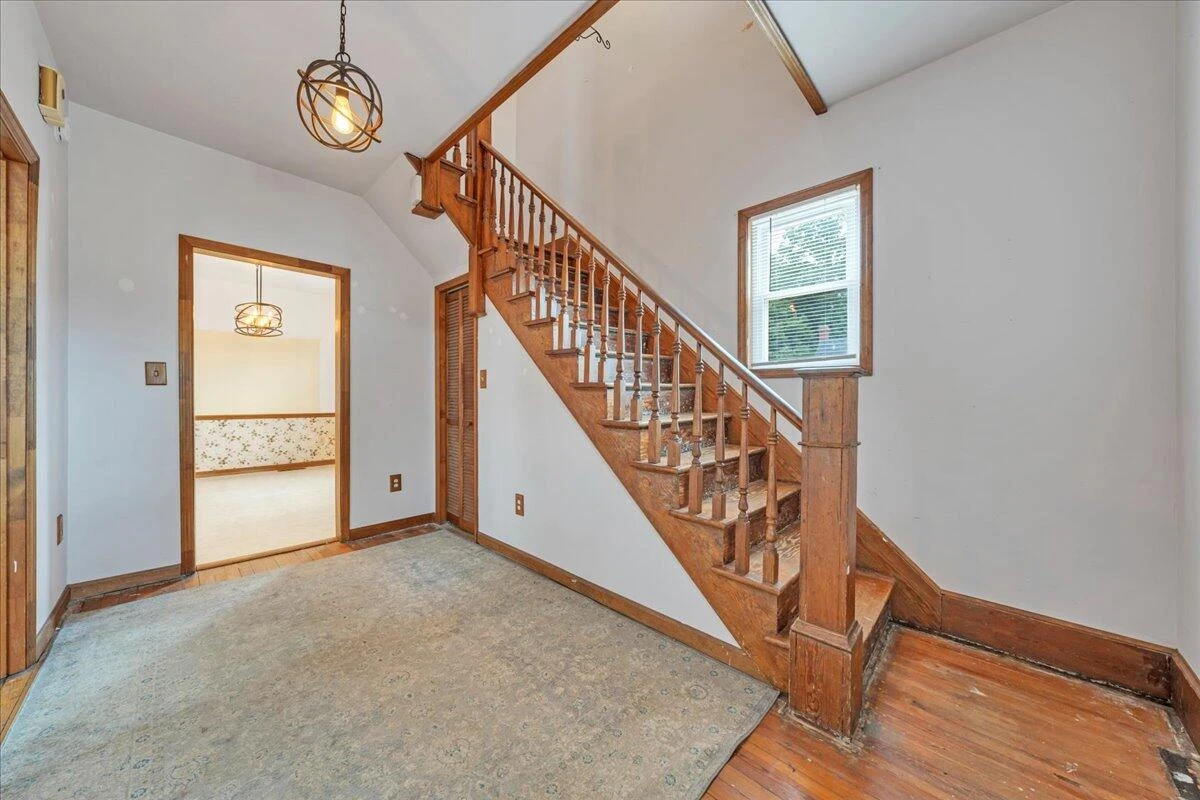 640 Mountain AVE - Photo 3