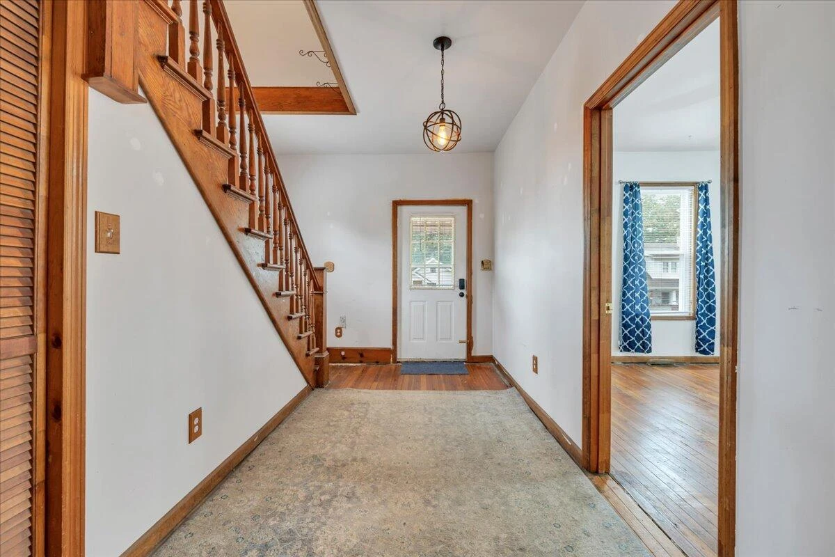 640 Mountain AVE - Photo 4