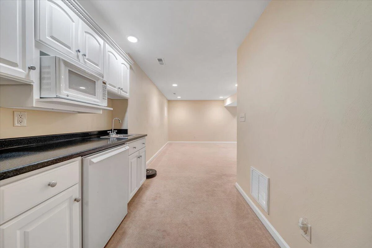 6204 Sandhurst DR - Photo 57