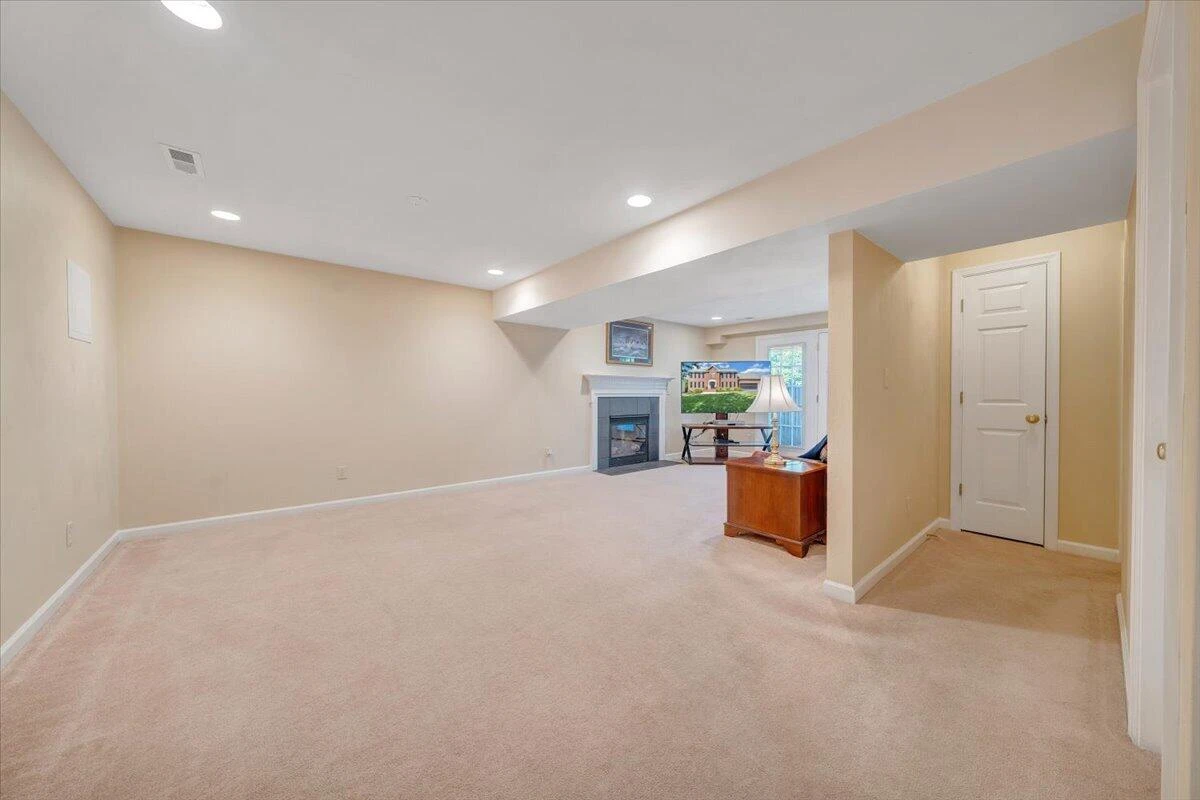 6204 Sandhurst DR - Photo 59