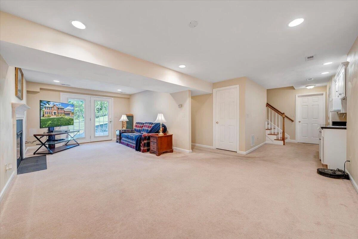 6204 Sandhurst DR - Photo 62