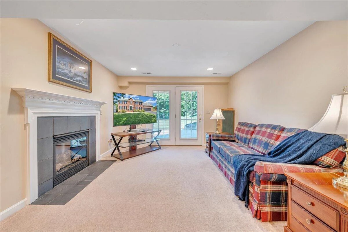 6204 Sandhurst DR - Photo 63