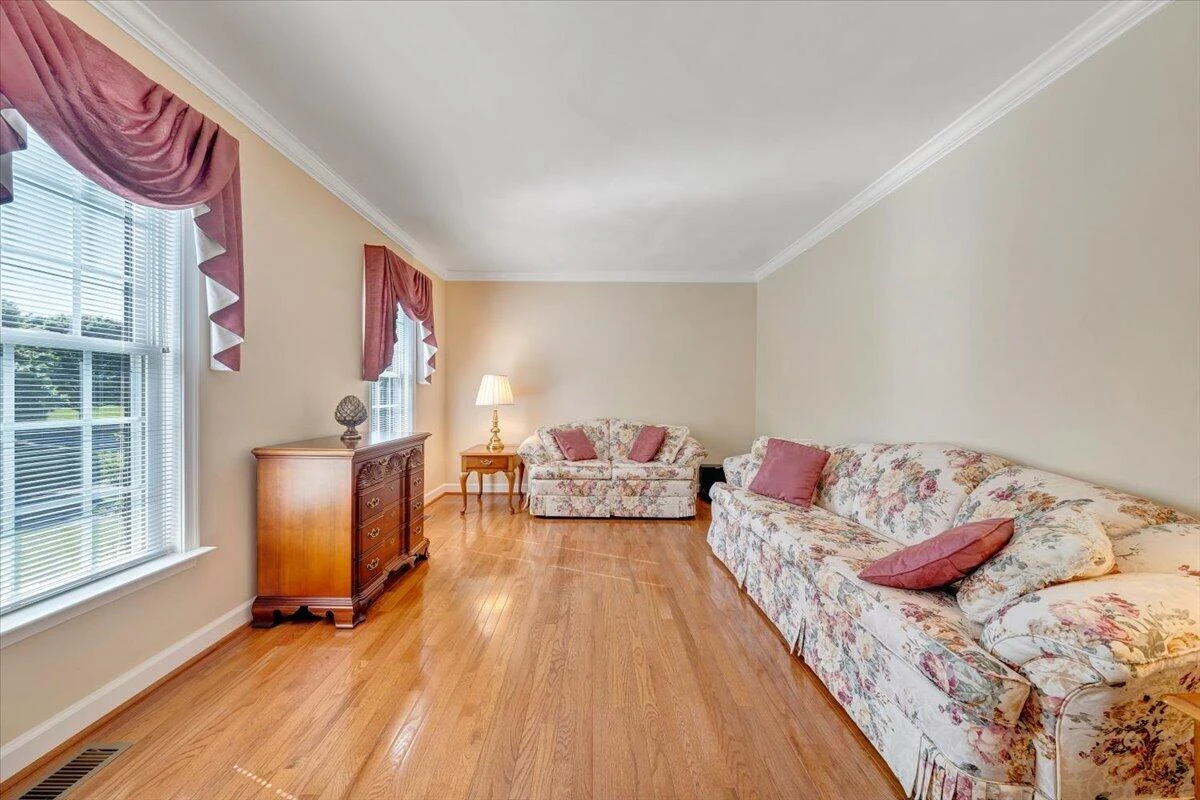 6204 Sandhurst DR - Photo 11