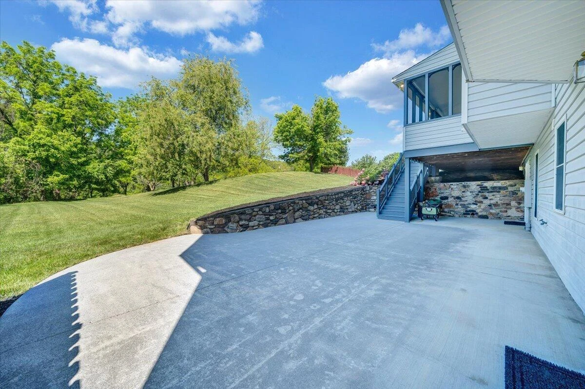 6204 Sandhurst DR - Photo 79
