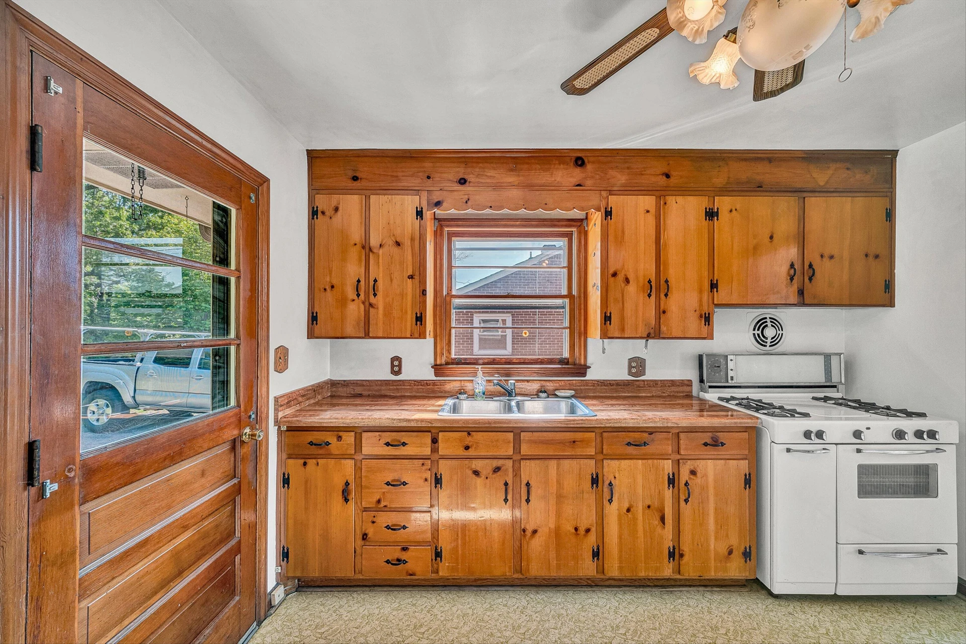 5225 Morwanda ST - Photo 9