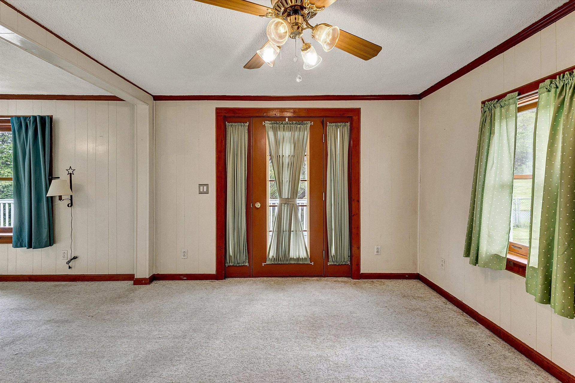 1220 Railroad AVE - Photo 4