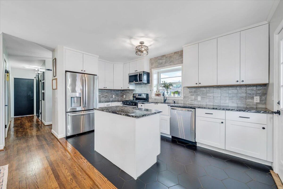 5131 Hazelridge RD - Photo 7