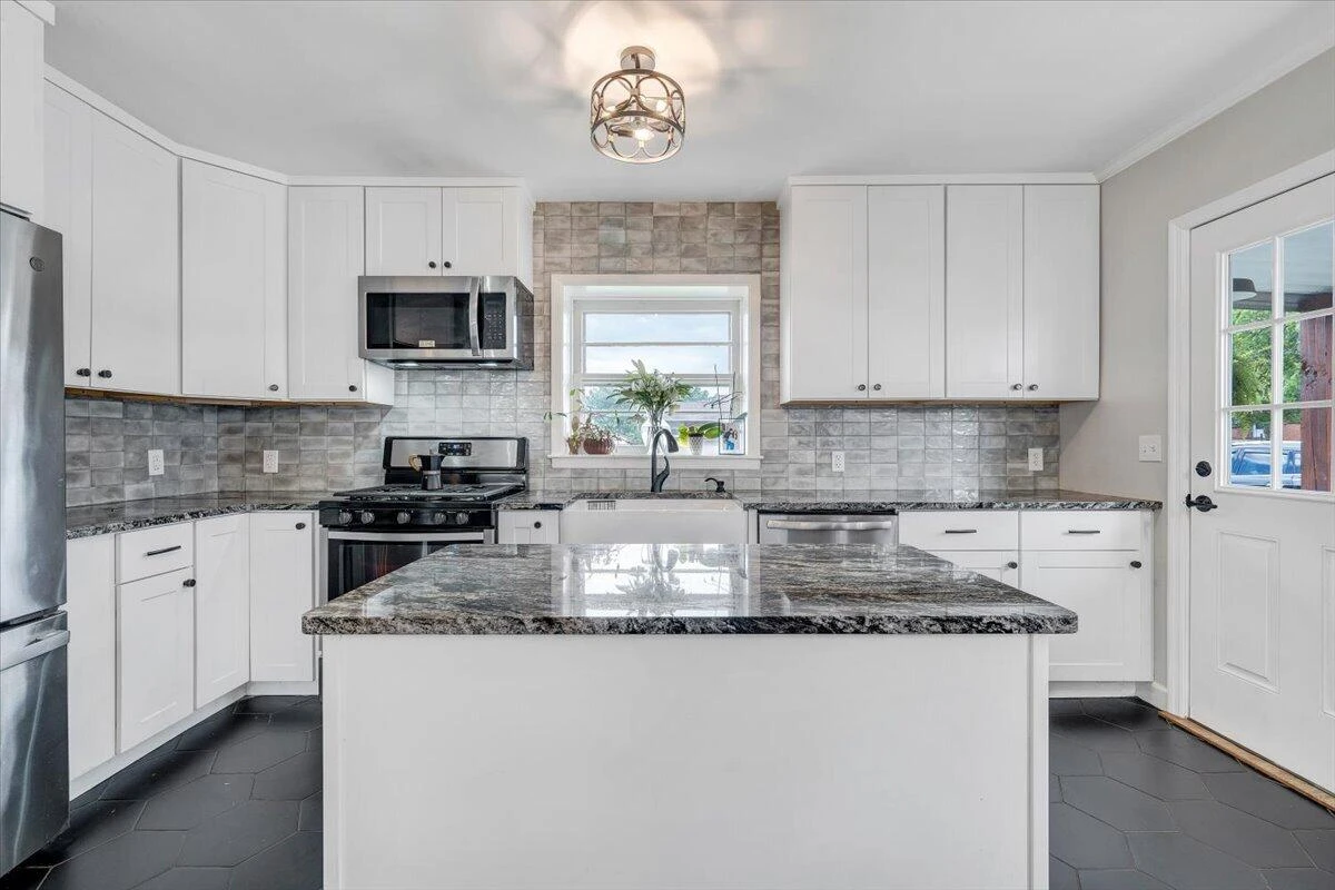 5131 Hazelridge RD - Photo 8