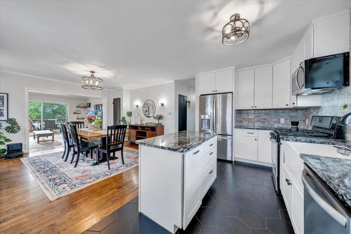 5131 Hazelridge RD - Photo 9