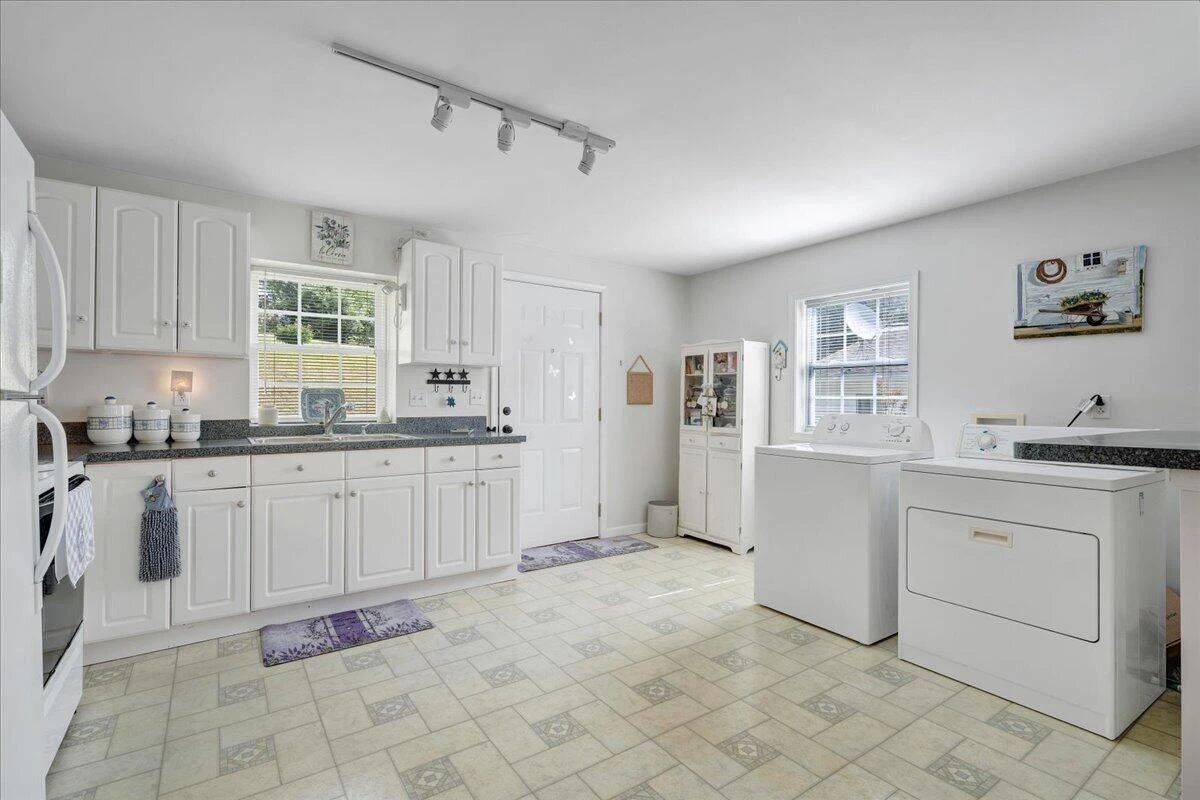 5025 Salem Tpke - Photo 7