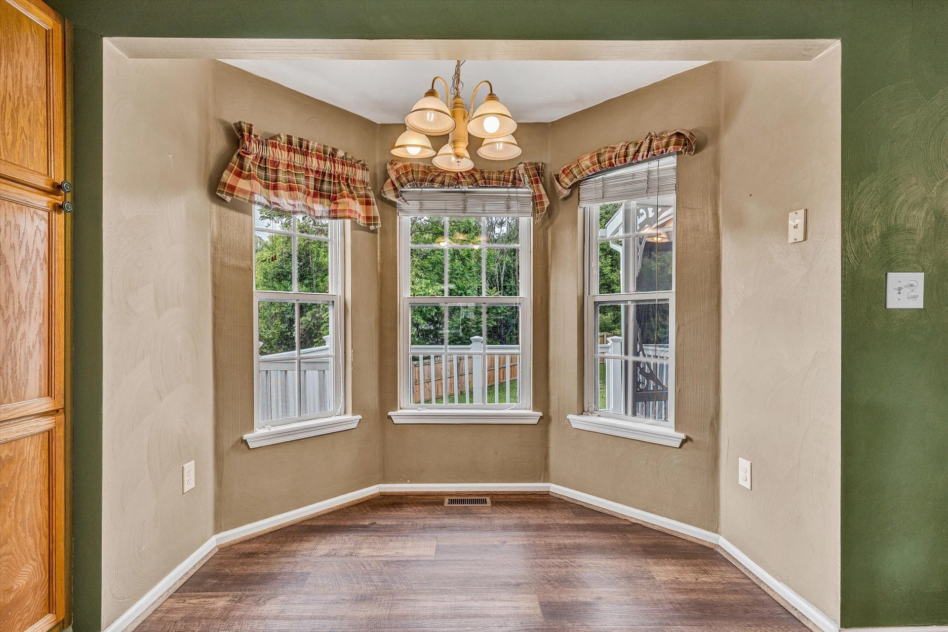 4513 Lomond CIR - Photo 16