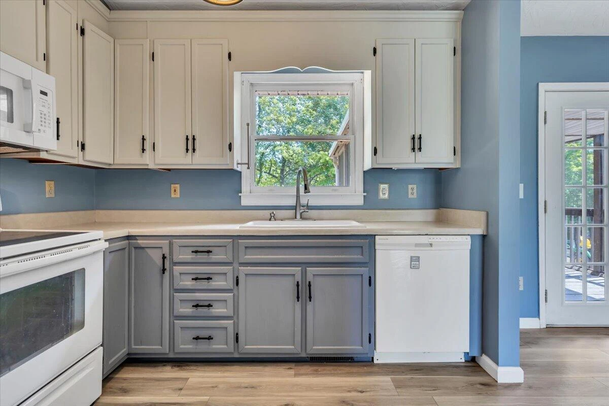 347 Roy RD - Photo 16