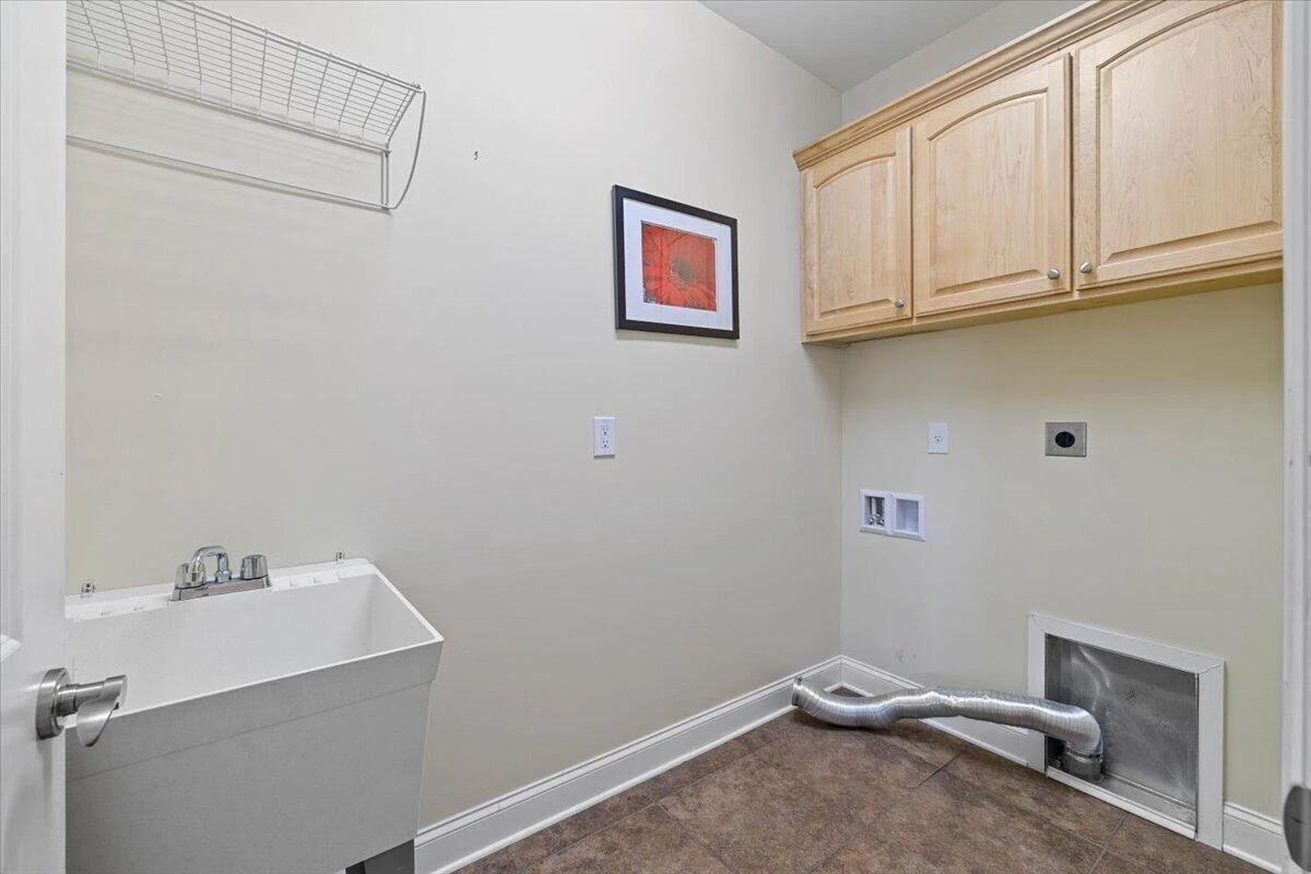110 Phoenix BLVD - Photo 11