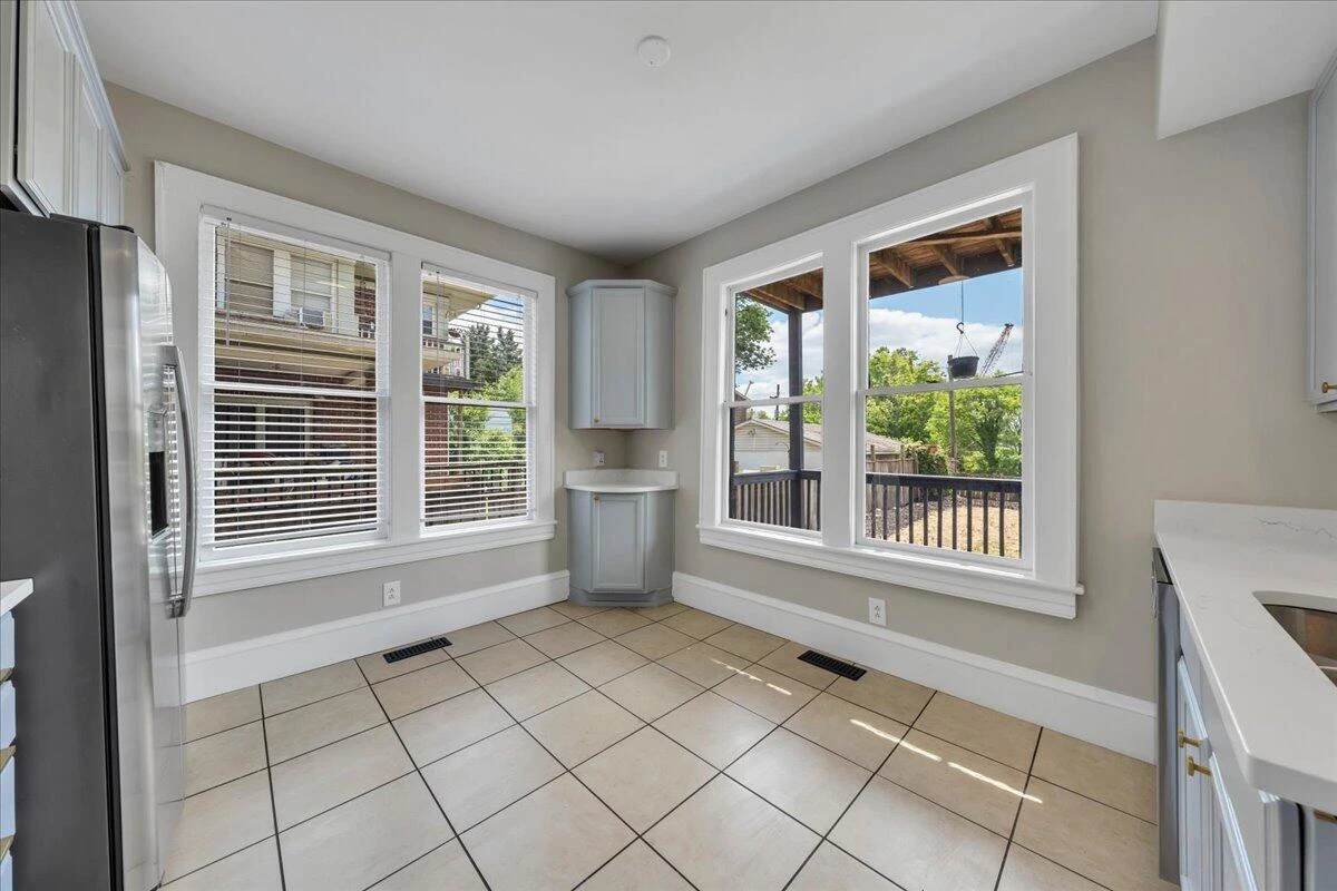 834 Day AVE - Photo 29