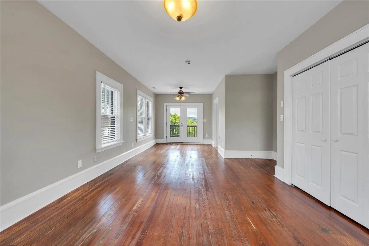 834 Day AVE - Photo 37