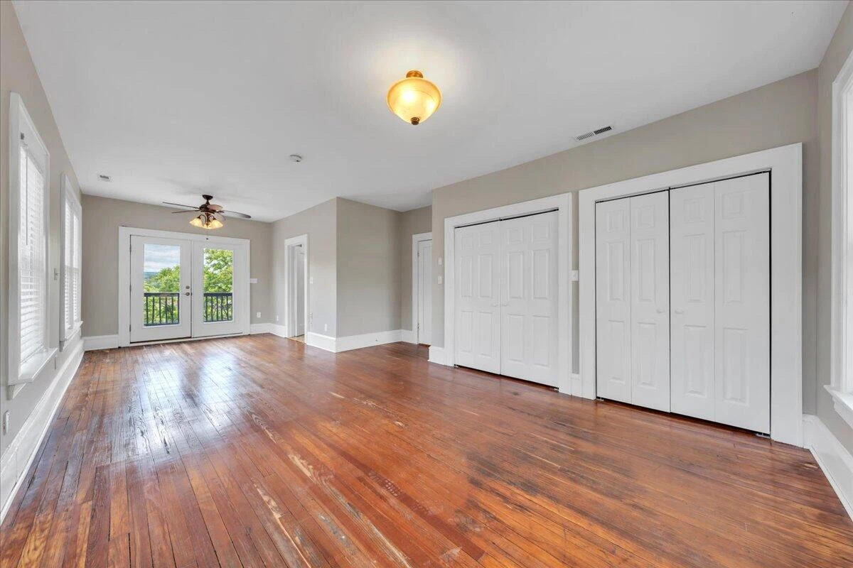 834 Day AVE - Photo 38