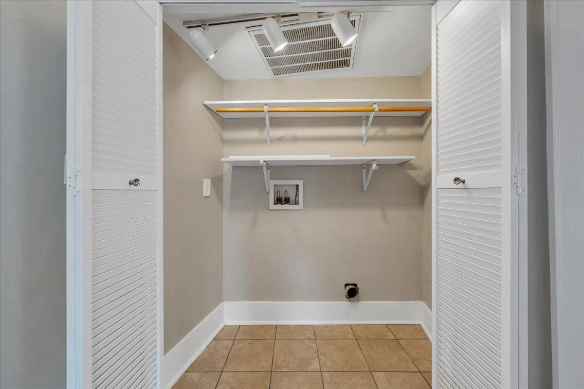 834 Day AVE - Photo 48