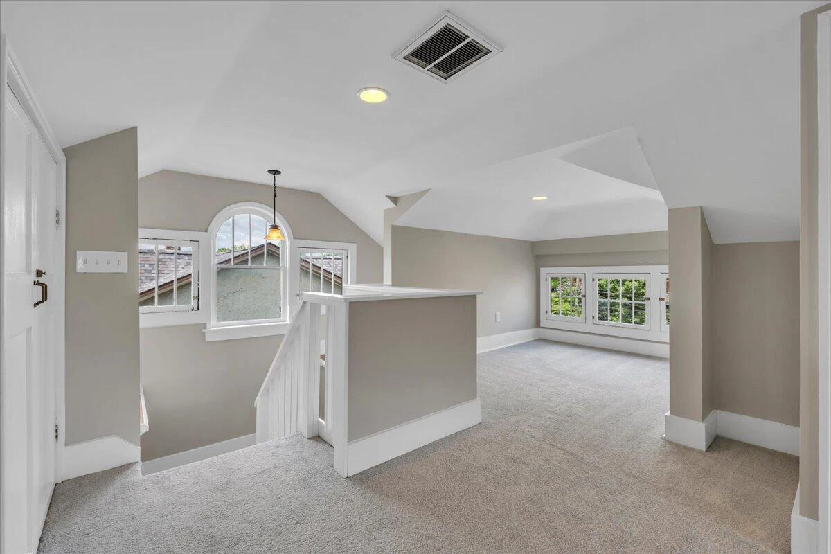 834 Day AVE - Photo 53