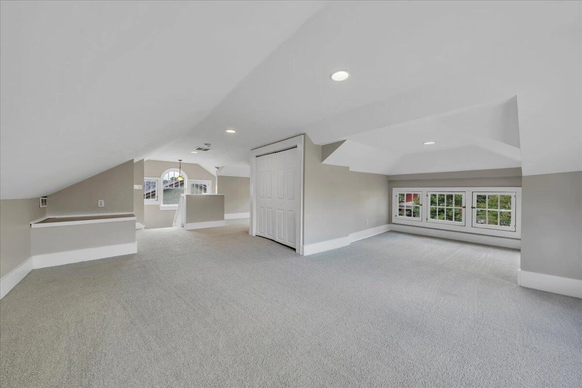 834 Day AVE - Photo 55