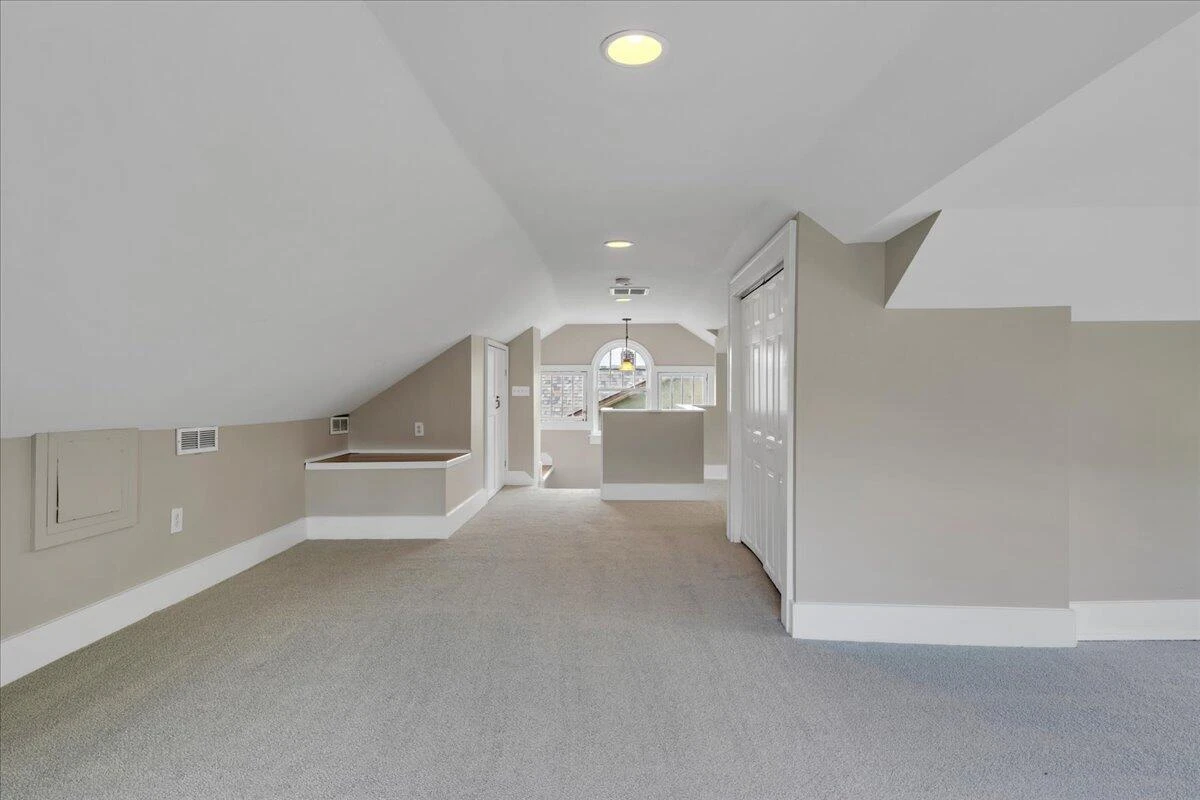 834 Day AVE - Photo 56