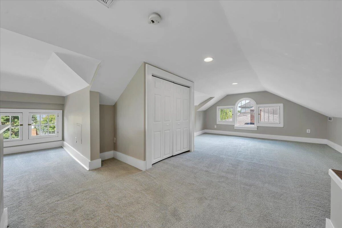 834 Day AVE - Photo 57