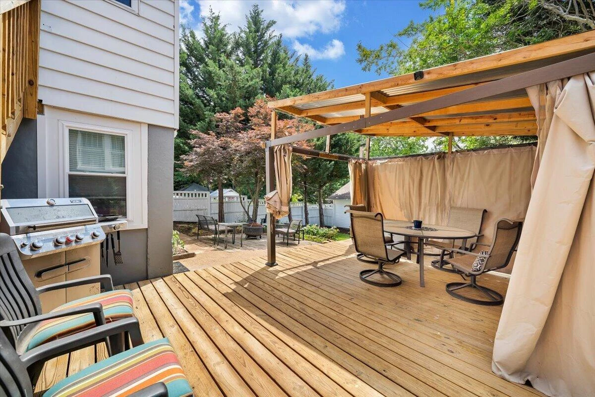 602 Walnut AVE SW - Photo 10