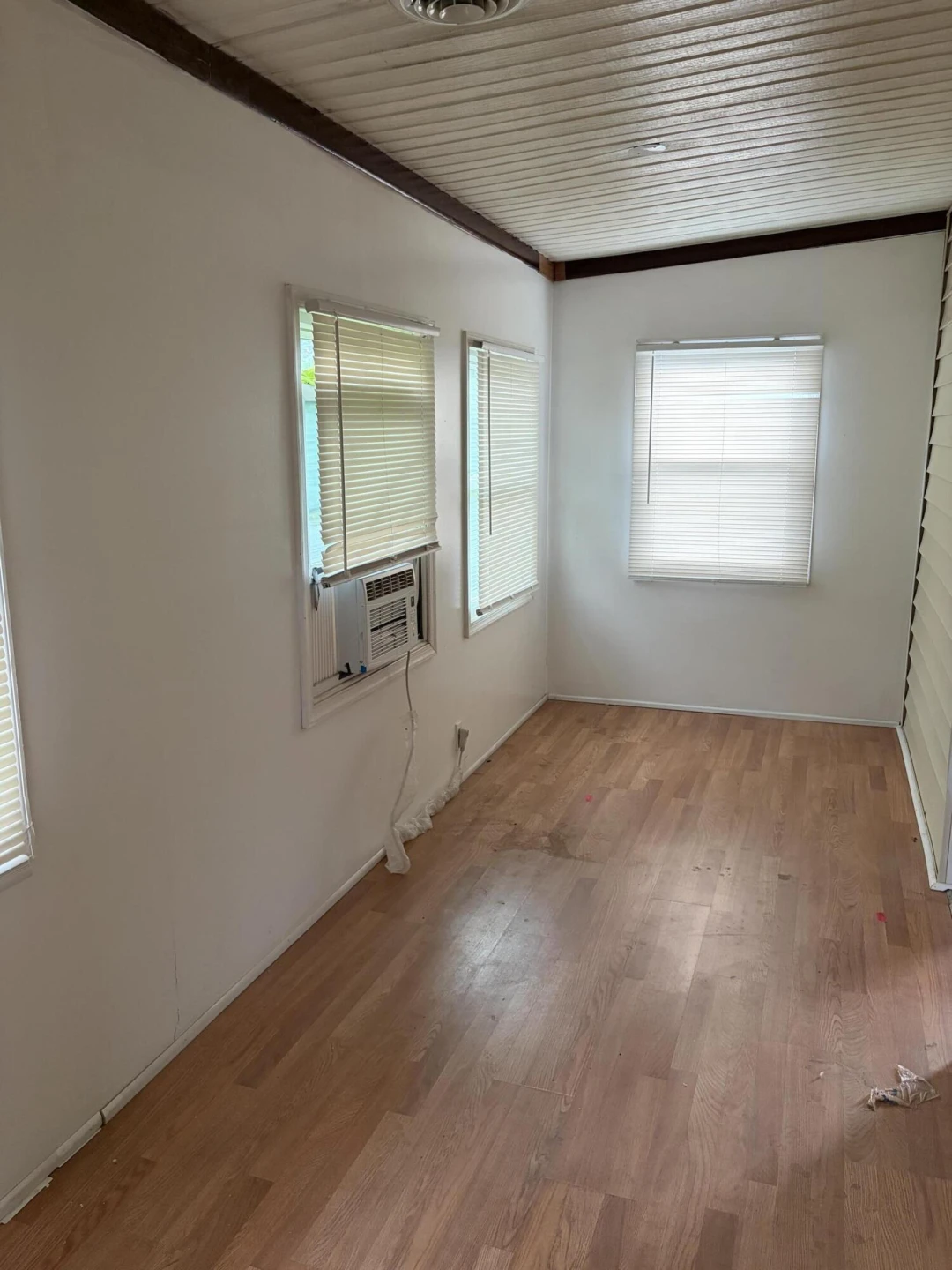 1701 Mercer AVE - Photo 10