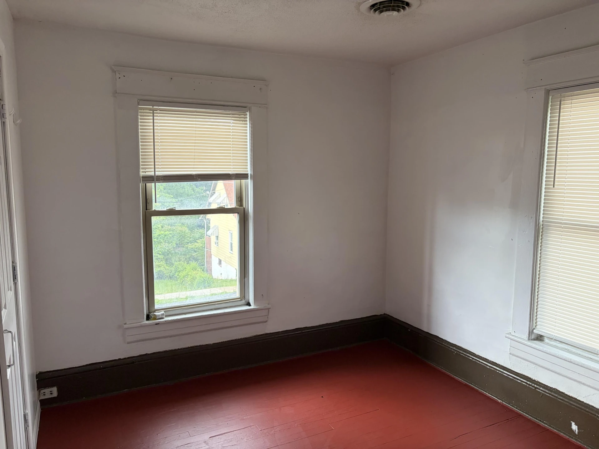 1701 Mercer AVE - Photo 13