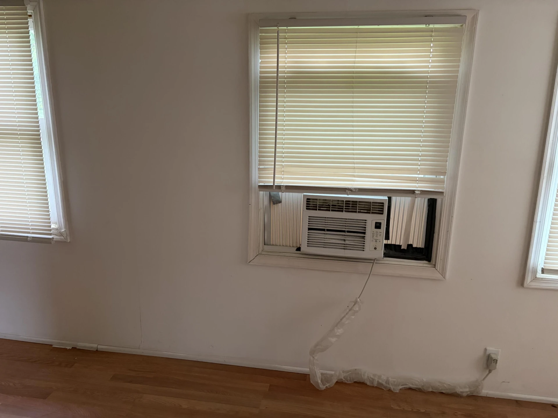 1701 Mercer AVE - Photo 15
