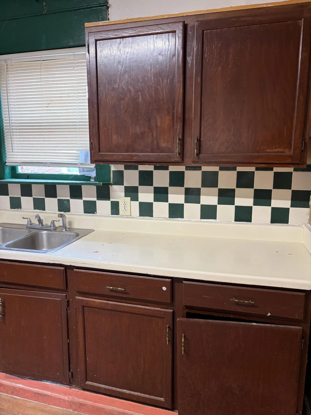 1701 Mercer AVE - Photo 3